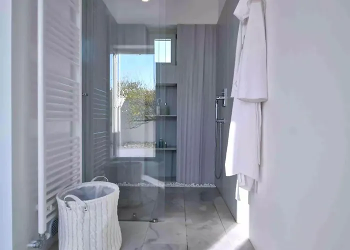 Luxxury-villa In Santorini With Pool