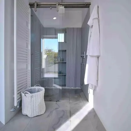 Luxxury-villa In Santorini With Pool